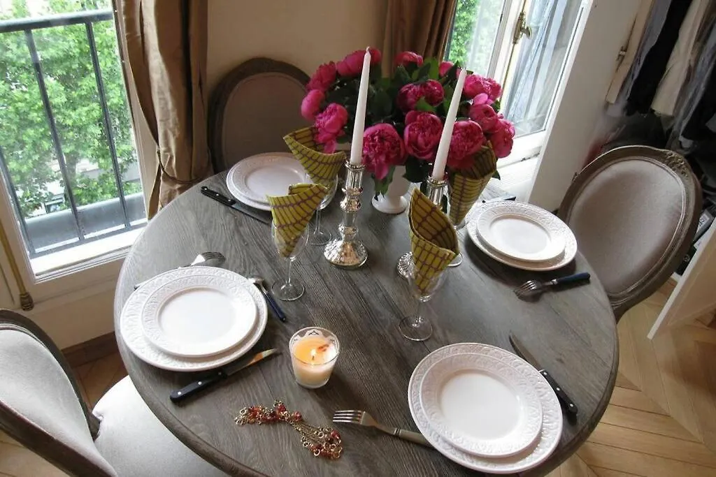 Apartment 27 Avenue De La Bourdonnais 75007 Chablis