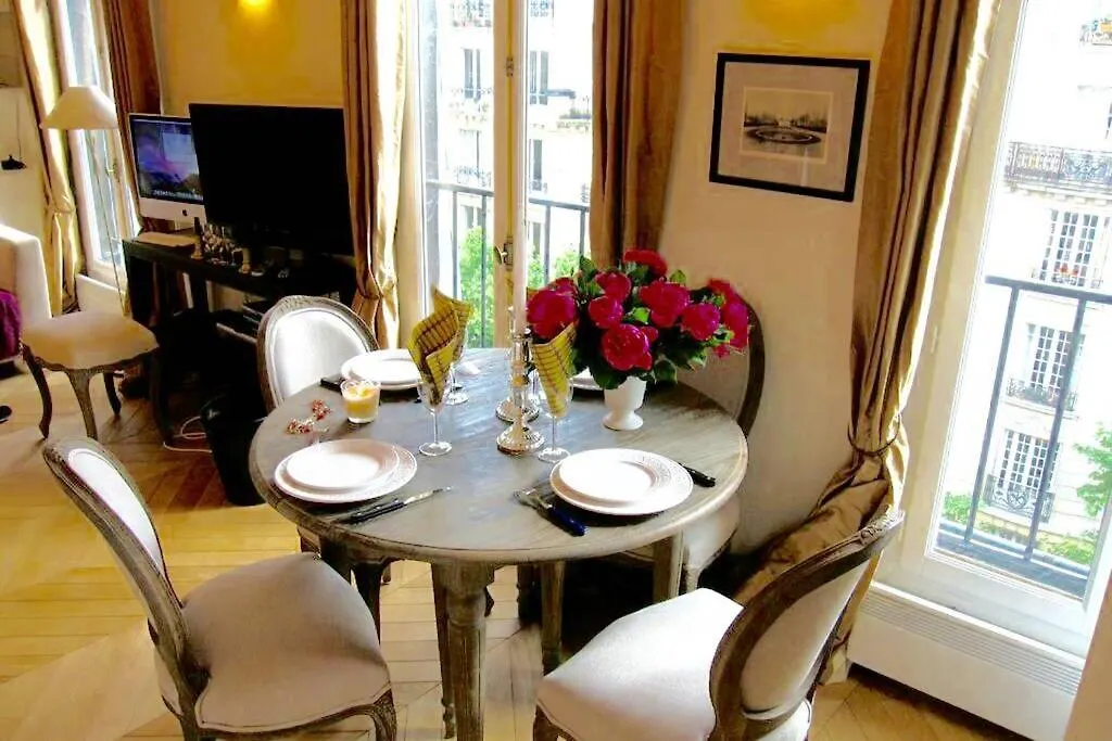 27 Avenue De La Bourdonnais 75007 Chablis شقة *