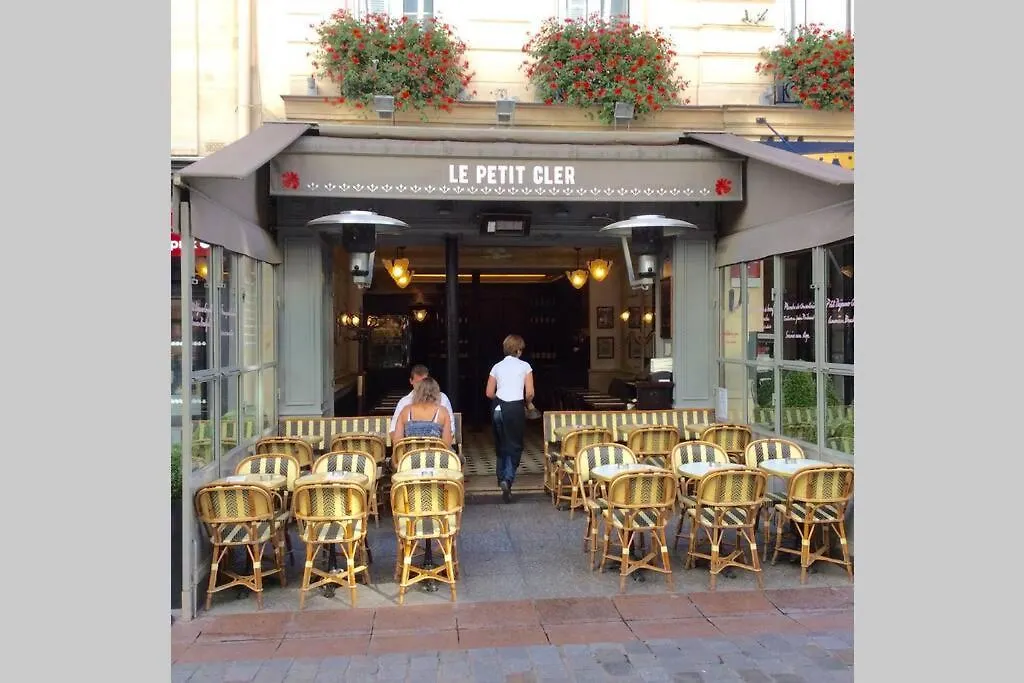27 Avenue De La Bourdonnais 75007 Chablis