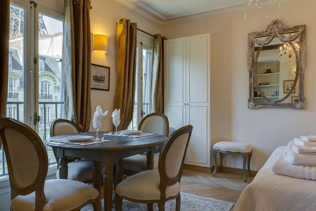 27 Avenue De La Bourdonnais 75007 Chablis *