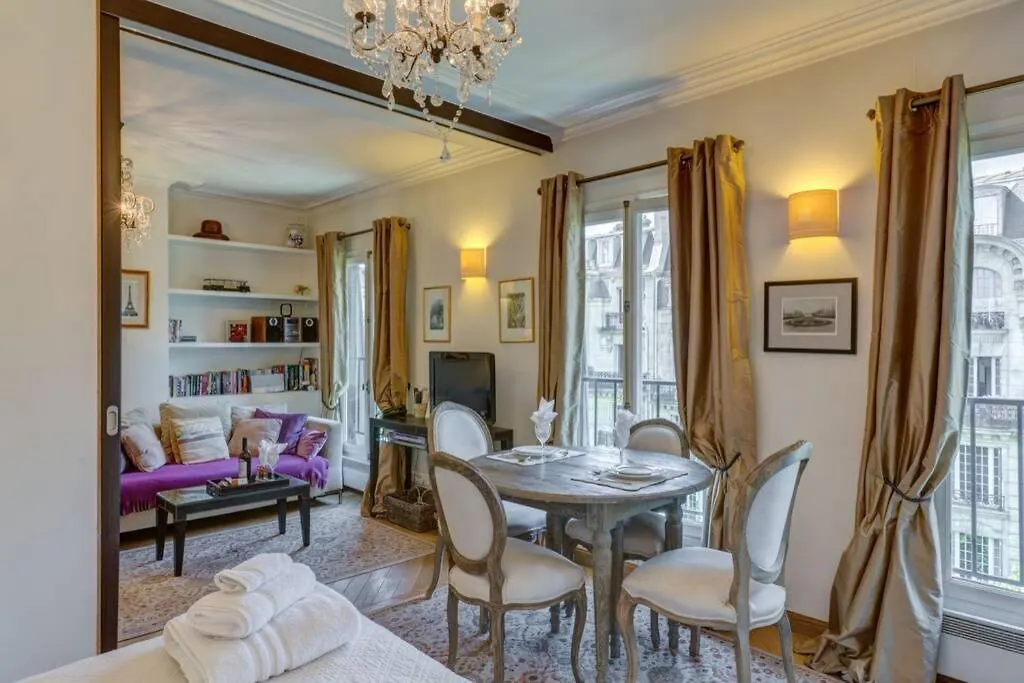 شقة 27 Avenue De La Bourdonnais 75007 Chablis *