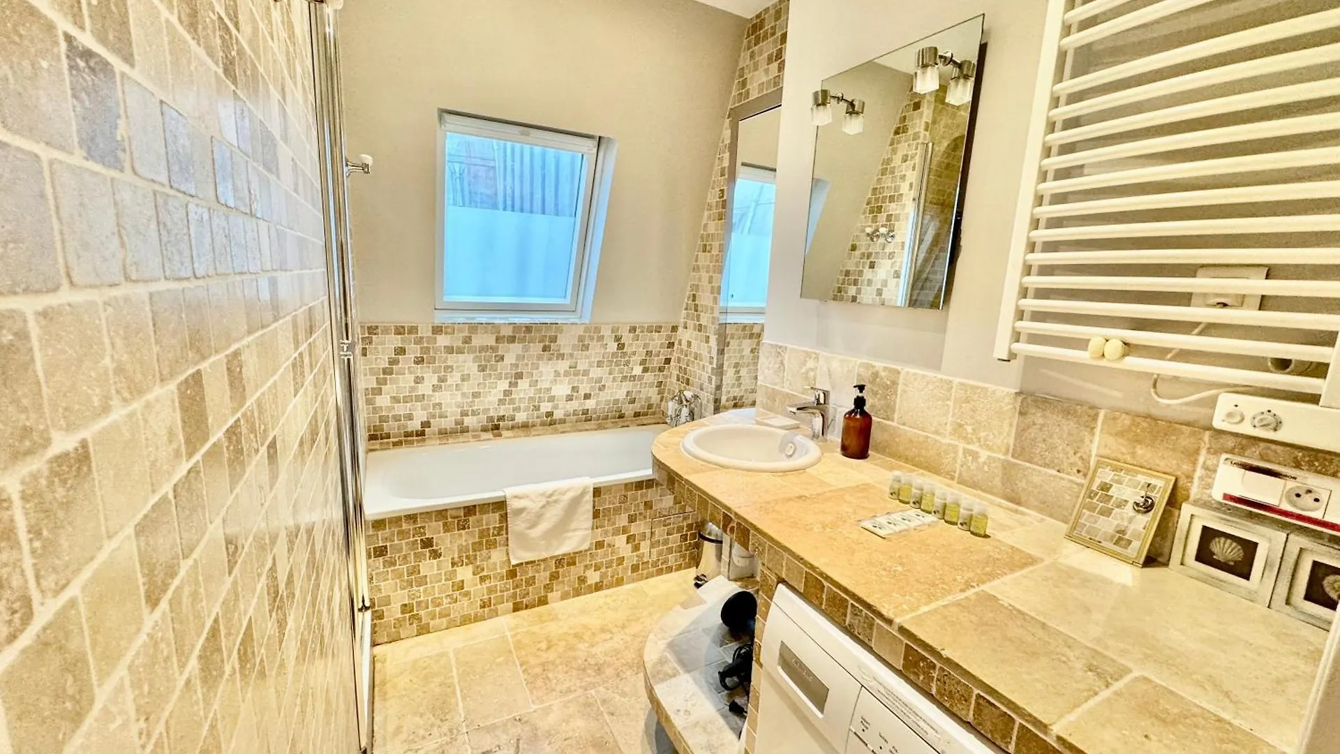 27 Avenue De La Bourdonnais 75007 Chablis شقة